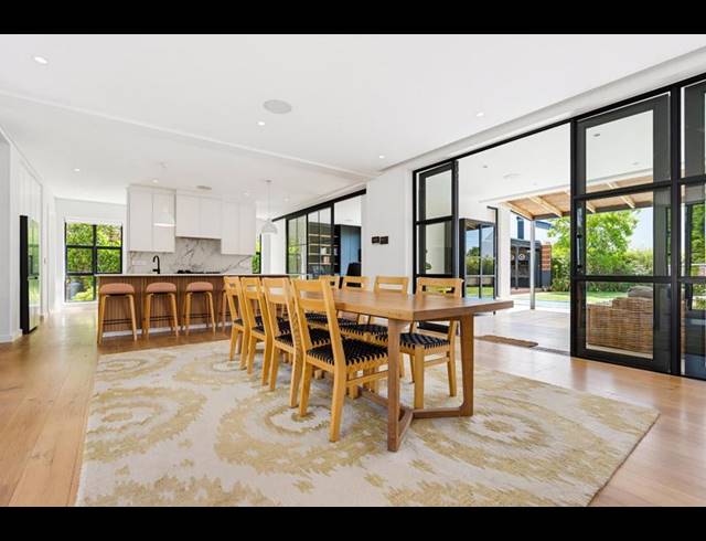 6 BEDROOM PROPERTY TO RENT IN CONSTANTIA